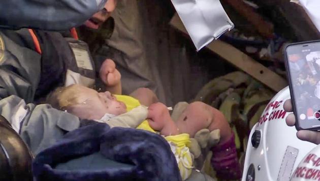 Emergency Situations employees save a 10 month old baby at the scene of a collapsed section of an apartment building, in Magnitigorsk, a city of 400,000 about 1,400 kilometers (870 miles) southeast of Moscow, Russia (AP photo) Emergency Situations employees save a 10 month old baby at the scene of a collapsed section of an apartment building, in Magnitigorsk, a city of 400,000 about 1,400 kilometers (870 miles) southeast of Moscow, Russia (AP photo)