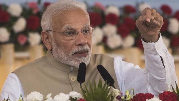The Prime Minister said that there should be debate in the country on why controversies have been created over defence deals since Independence and on need for middlemen in defence purchases. (Pratik Chorge/HT Photo) The Prime Minister said that there should be debate in the country on why controversies have been created over defence deals since Independence and on need for middlemen in defence purchases. (Pratik Chorge/HT Photo)