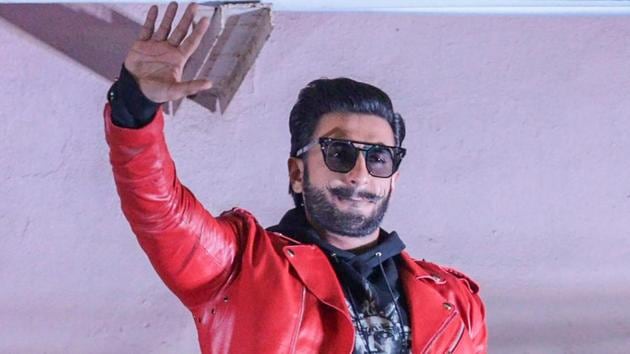Bollywood actor Ranveer Singh waves to his fans outside his film Simmba’s screening at a multiplex in Bandra, Mumbai.(PTI) Bollywood actor Ranveer Singh waves to his fans outside his film Simmba’s screening at a multiplex in Bandra, Mumbai.(PTI)