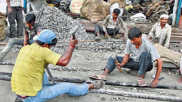 The Mayapuri scrap market in New Delhi where old vehicles are dismantled. (HT File)