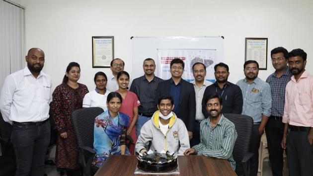 Yash Galpelli from Ahmednagar (centre) celebrates his birthday with the staff and surgeons of Sahyadri hospital. (HT PHOTO) Yash Galpelli from Ahmednagar (centre) celebrates his birthday with the staff and surgeons of Sahyadri hospital. (HT PHOTO)