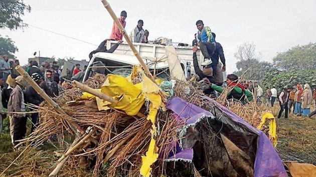 Locals rushed to the spot, but the driver and cleaner managed to flee. The DCM loaded with cattle was on its way to Bihar, police said. (HT Photo) Locals rushed to the spot, but the driver and cleaner managed to flee. The DCM loaded with cattle was on its way to Bihar, police said. (HT Photo)