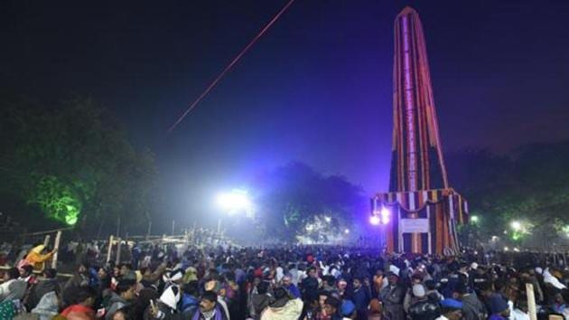 People visit Jay Stambh to pay tribute at Koregaon Bhima on occasion of 201st anniversary of the Koregaon Bhima battle in in Pune, India, on Tuesday, January 1, 2019 (Pratham Gokhale/HT Photo) People visit Jay Stambh to pay tribute at Koregaon Bhima on occasion of 201st anniversary of the Koregaon Bhima battle in in Pune, India, on Tuesday, January 1, 2019 (Pratham Gokhale/HT Photo)