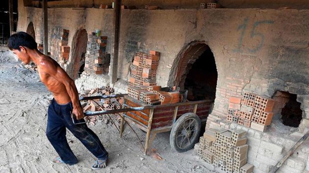 Many workers have persistent health problems because of the smokey kilns, where men and women graft without gloves and masks. Complaints about respiratory or skin diseases, headaches and nosebleeds are common. Kiln workers have little recourse if abuses occur. (Tang Chhin Sothy / AFP) Many workers have persistent health problems because of the smokey kilns, where men and women graft without gloves and masks. Complaints about respiratory or skin diseases, headaches and nosebleeds are common. Kiln workers have little recourse if abuses occur. (Tang Chhin Sothy / AFP)