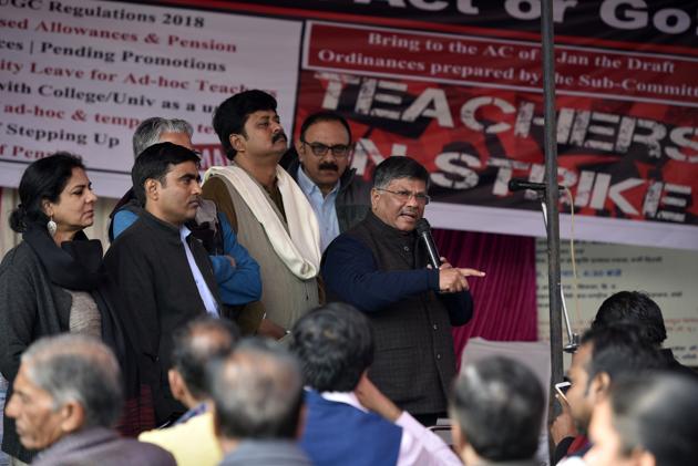 Delhi University teachers protest to demand implementation of UGC regulations, revised allowances and pension, maternity leave, etc., outside VC office in New Delhi, India, on Tuesday (Biplov Bhuyan/HT PHOTO) Delhi University teachers protest to demand implementation of UGC regulations, revised allowances and pension, maternity leave, etc., outside VC office in New Delhi, India, on Tuesday (Biplov Bhuyan/HT PHOTO)
