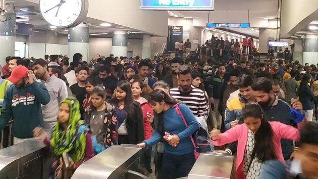 Heavy rush of commuters was seen at the Rajiv Chowk Metro Station on January 1, 2019. (Sanjeev Verma/HT Photo) Heavy rush of commuters was seen at the Rajiv Chowk Metro Station on January 1, 2019. (Sanjeev Verma/HT Photo)