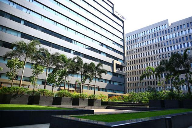 Tata Realty’s Ramanujan IT City in Chennai uses renewable energy sources such as a wind, and has solar panels on rooftops to light the campus up.