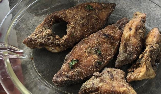 Fried pomfret marinated in Pachkalshi spices. Where Malwani, Varhadi and Kolhapuri food is fiery and complex, SKP cuisine is simple and flavourful, its distinction and identity coming from the traditional Pachkalshi spice mixture. Fried pomfret marinated in Pachkalshi spices. Where Malwani, Varhadi and Kolhapuri food is fiery and complex, SKP cuisine is simple and flavourful, its distinction and identity coming from the traditional Pachkalshi spice mixture.