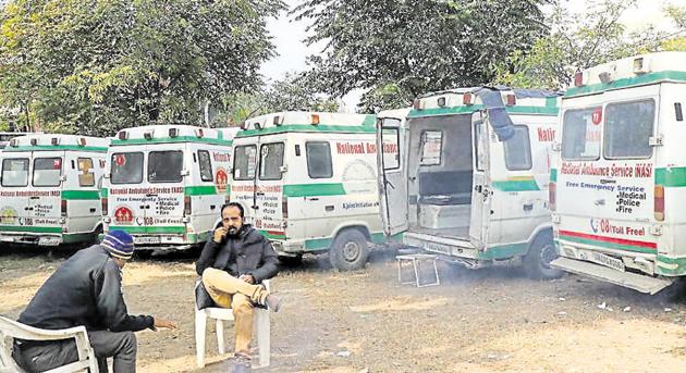 Ambulances parked during the strike of 108 Emergency Services’ employees in Dehradun on Wednesday, January 2, 2019. (Vinay S Kumar / HT Photo) Ambulances parked during the strike of 108 Emergency Services’ employees in Dehradun on Wednesday, January 2, 2019. (Vinay S Kumar / HT Photo)