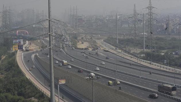 The total length of NHs increased from about 91,287 km in 2014 to about 131,326 km at present followed by the central decision to declare about 39,040 km length of state roads as new NHs.(Burhaan Kinu/HT PHOTO) The total length of NHs increased from about 91,287 km in 2014 to about 131,326 km at present followed by the central decision to declare about 39,040 km length of state roads as new NHs.(Burhaan Kinu/HT PHOTO)