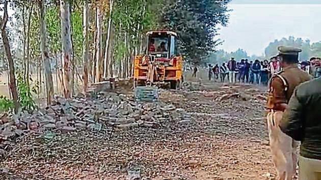 Dispute over temple trust land is believed to be motive behind the murder(HT Photo) Dispute over temple trust land is believed to be motive behind the murder(HT Photo)