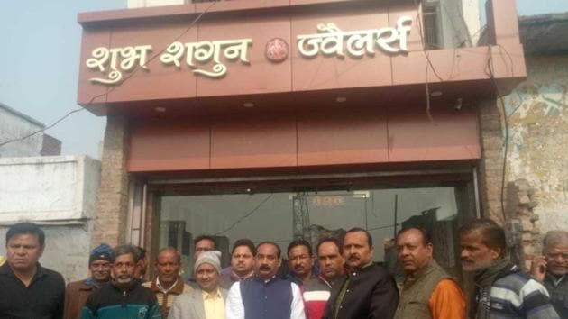 Members of the traders’ association expressed resentment over the incident on Thursday (HT Photo) Members of the traders’ association expressed resentment over the incident on Thursday (HT Photo)