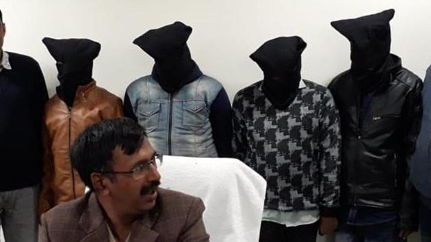 Special Task Force (STF) Haryana arrested four members of Mewati gang (faces covered) allegedly involved in stealing money from ATMs in seven states in the past four years. (Yogendra Kumar/HT Photo) Special Task Force (STF) Haryana arrested four members of Mewati gang (faces covered) allegedly involved in stealing money from ATMs in seven states in the past four years. (Yogendra Kumar/HT Photo)