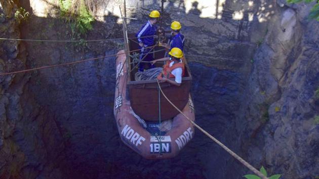 Indian Navy divers are lowered into a mine with a pulley during rescue operations to help 15 miners trapped by flooding in an illegal coal mine in Ksan village in Meghalaya's East Jaintia Hills district on December 30. (AFP File Photo) Indian Navy divers are lowered into a mine with a pulley during rescue operations to help 15 miners trapped by flooding in an illegal coal mine in Ksan village in Meghalaya's East Jaintia Hills district on December 30. (AFP File Photo)