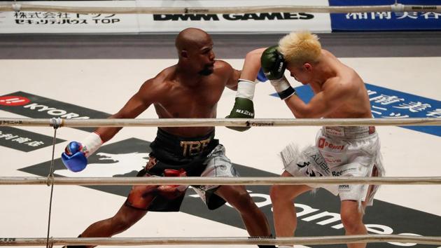 Floyd Mayweather in action with Tenshin Nasukawa during their exhibition match at the Saitama Super Arena in Tokyo, Japan. (Issei Kato / REUTERS) Floyd Mayweather in action with Tenshin Nasukawa during their exhibition match at the Saitama Super Arena in Tokyo, Japan. (Issei Kato / REUTERS)
