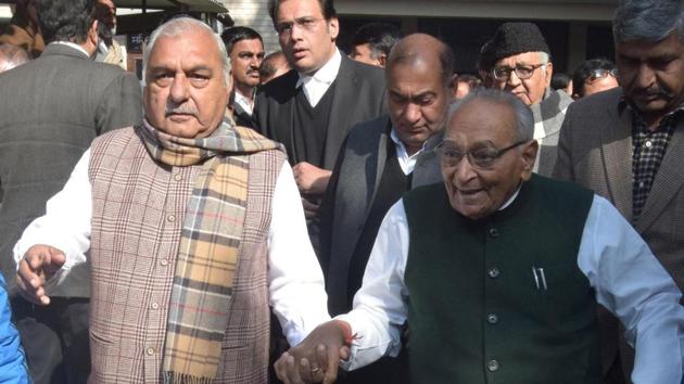 Former Haryana chief minister Bhupinder Singh Hooda along with senior Congress leader Motilal Vora at CBI court, in Panchkula, January 3, 2019.(Sant Arora / HT Photo)