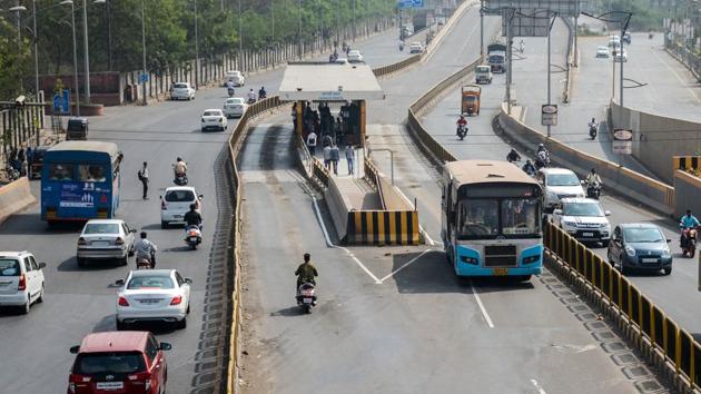 Bike rider seen while riding his bike from BRTS lane at Sangavi Phata in Pune. (Milind Saurkar/HT Photo) Bike rider seen while riding his bike from BRTS lane at Sangavi Phata in Pune. (Milind Saurkar/HT Photo)
