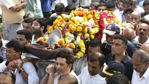 (L-R)Chandrakant Pandit and Sachin Tendulkar attend the funeral of the latter’s cricket coach Ramakant Achrekar in Mumbai, India, on Thursday, January 3, 2019. (Kunal Patil / HT Photo) (L-R)Chandrakant Pandit and Sachin Tendulkar attend the funeral of the latter’s cricket coach Ramakant Achrekar in Mumbai, India, on Thursday, January 3, 2019. (Kunal Patil / HT Photo)