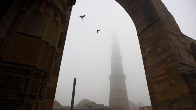 A view of the Qutub Minar shrouded in fog on a cold winter morning at Mehrauli in New Delhi. (Amal KS / HT Photo) A view of the Qutub Minar shrouded in fog on a cold winter morning at Mehrauli in New Delhi. (Amal KS / HT Photo)