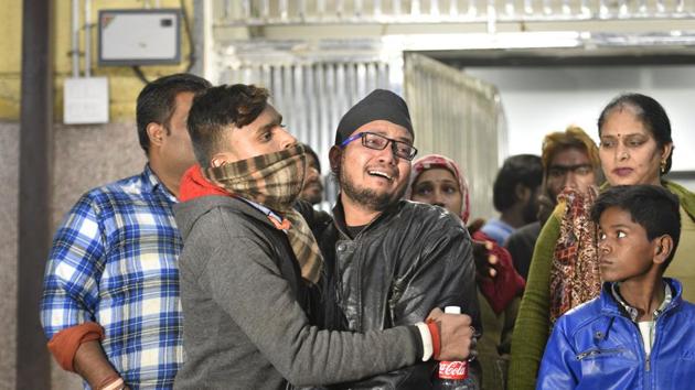 Family members of the people who died in a building collapse in Sudarshan Park of Moti Nagar area due to an explosion in a factory mourns at Acharya Bhikshu Hospital in New Delhi, India, on Friday(Sanchit Khanna/HT PHOTO) Family members of the people who died in a building collapse in Sudarshan Park of Moti Nagar area due to an explosion in a factory mourns at Acharya Bhikshu Hospital in New Delhi, India, on Friday(Sanchit Khanna/HT PHOTO)