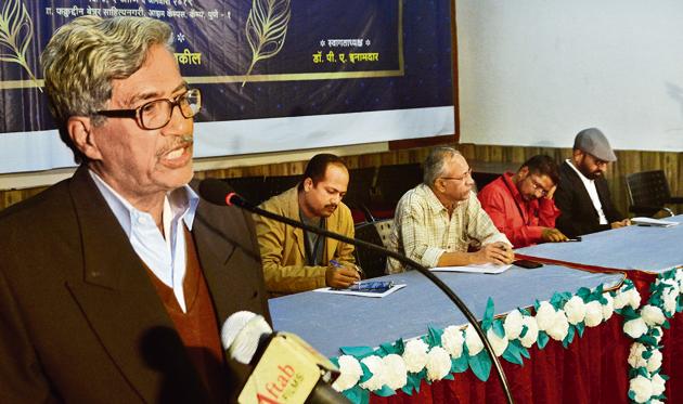 (From left) A K Bashir, Sajiid Pathan, Jaidev Dole, Bashir Shaik and Khalid Mila during a conference at Azam campus on Saturday.(SHANKAR NARAYAN/HT PHOTO)