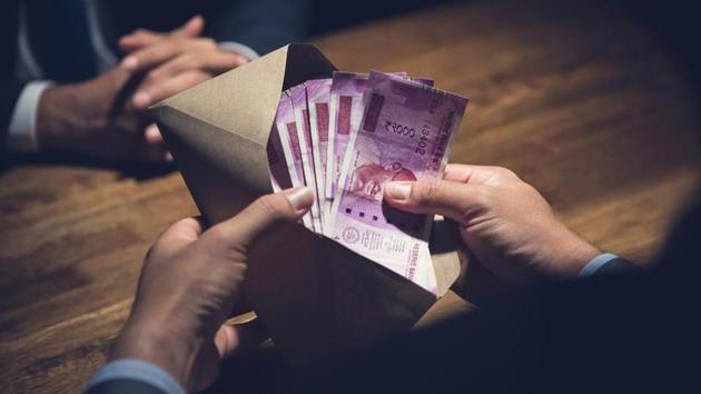 The economic offences wing (EOW) of the Pune police in a view to tightening the reins arrested 22 top fraudsters in different cases including DSK case, Temple Rose Scam, Rawat Bhisi, Citrus case, a scam in Kalyani Urban Co-Op and Credit Society.Ltd and allured Rs 3,355 crore as well as seized Rs 3.74 crore in different cases in 2018.(HT REPRESENTATIONAL PHOTO) The economic offences wing (EOW) of the Pune police in a view to tightening the reins arrested 22 top fraudsters in different cases including DSK case, Temple Rose Scam, Rawat Bhisi, Citrus case, a scam in Kalyani Urban Co-Op and Credit Society.Ltd and allured Rs 3,355 crore as well as seized Rs 3.74 crore in different cases in 2018.(HT REPRESENTATIONAL PHOTO)