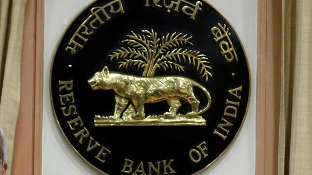 Nepal has asked the RBI to declare newly circulated Indian currency notes of denominations higher than <span class='webrupee'>₹</span>100 legal tender in the country.(REUTERS) Nepal has asked the RBI to declare newly circulated Indian currency notes of denominations higher than <span class='webrupee'>₹</span>100 legal tender in the country.(REUTERS)