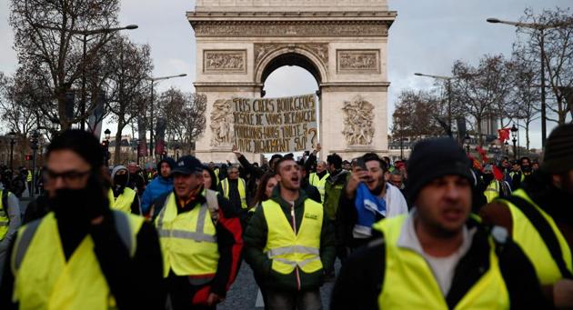 “Yellow vest” protesters returned in force to the streets of France this weekend, clashing with police in several cities.(AFP)