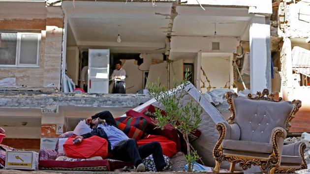 An earthquake hit an area in western Iran near the Iraqi border on Sunday, injuring about 31 people, most of them lightly, the state news agency IRNA reported.(AFP)