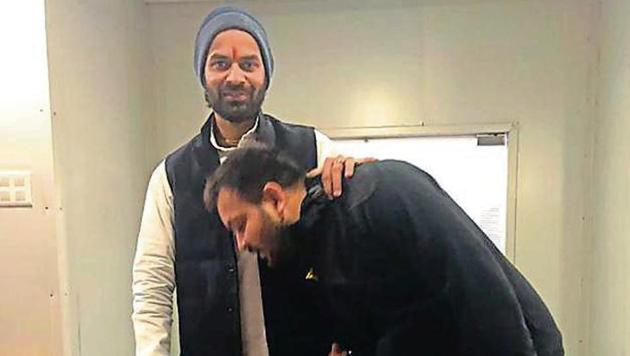 Tej Pratap Yadav and his younger brother Tejashwi after a meeting at the latter’s bungalow in Patna on Saturday night (Santosh Kumar/HT Photo) Tej Pratap Yadav and his younger brother Tejashwi after a meeting at the latter’s bungalow in Patna on Saturday night (Santosh Kumar/HT Photo)