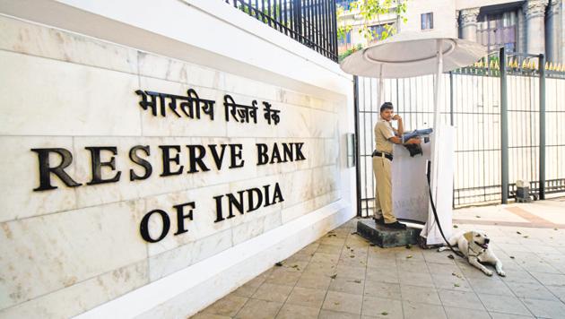 The Reserve Bank of India (RBI), having changed management last month following a clash with the government, is likely to transfer an interim dividend of 300-400 billion rupees ($4.32 billion-$5.8 billion) to the government by March, according to three sources with direct knowledge of the matter.(Aniruddha Chowdhury/Mint Photo)