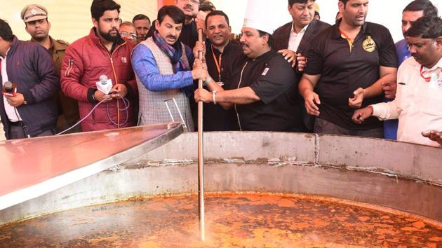 Delhi BJP president Manoj Tiwari prepares khichdi during Bhim Mahasangam, at Ramlila Maidan, in New Delhi, on Sunday, January 6, 2019. (Vipin KUmar/HT Photo) Delhi BJP president Manoj Tiwari prepares khichdi during Bhim Mahasangam, at Ramlila Maidan, in New Delhi, on Sunday, January 6, 2019. (Vipin KUmar/HT Photo)