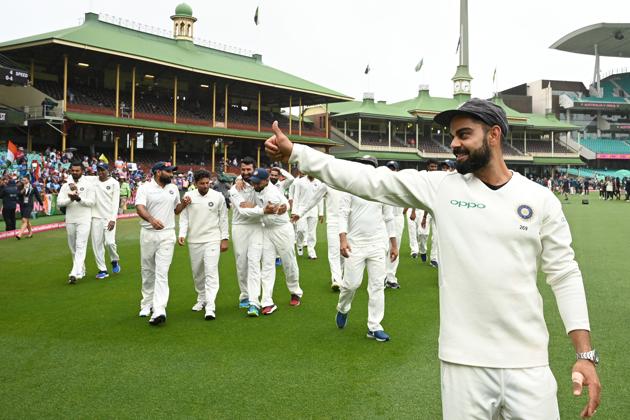 India's captain Virat Kohli (R) gestures as his team celebrates their series win on the fifth day of the fourth and final cricket Test against Australia at the Sydney Cricket Ground in Sydney on January 7, 2019. (Photo by Peter PARKS / AFP) / -- IMAGE RESTRICTED TO EDITORIAL USE - STRICTLY NO COMMERCIAL USE -- (AFP)