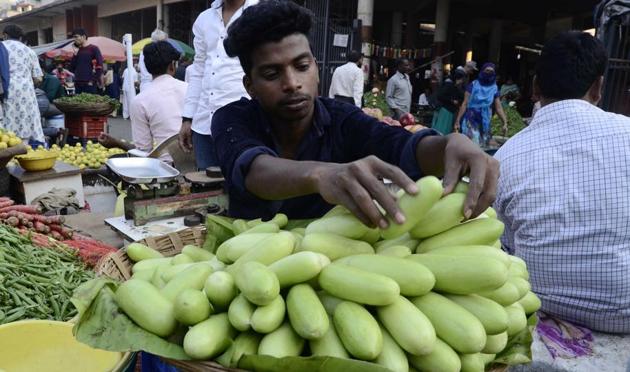 The prices of cucumber increased from <span class='webrupee'>?</span>120 to <span class='webrupee'>?</span>200 per 10 kg.(Ravindra Joshi/HT PHOTO)