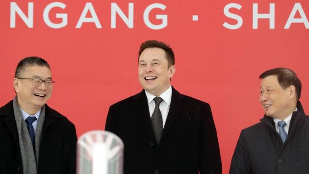 Robin Ren, vice president of sales at Tesla Inc., left, Elon Musk, chief executive officer, center, and Ying Yong, mayor of Shanghai, react during an event at the site of the company's manufacturing facility in Shanghai, China, on Monday.(Bloomberg) Robin Ren, vice president of sales at Tesla Inc., left, Elon Musk, chief executive officer, center, and Ying Yong, mayor of Shanghai, react during an event at the site of the company's manufacturing facility in Shanghai, China, on Monday.(Bloomberg)