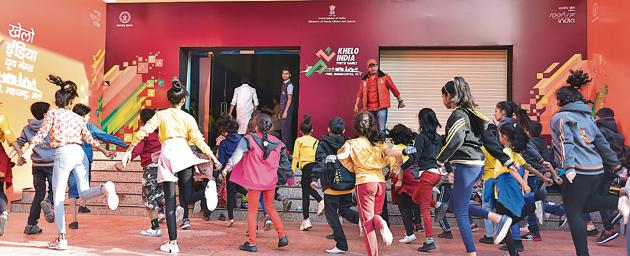 Students from the city that will be part of the opening ceremony at Balewadi stadium, get put through their final paces on Tuesday at the Shiv Chattrapati stadium in the city. (HT PHOTO) Students from the city that will be part of the opening ceremony at Balewadi stadium, get put through their final paces on Tuesday at the Shiv Chattrapati stadium in the city. (HT PHOTO)