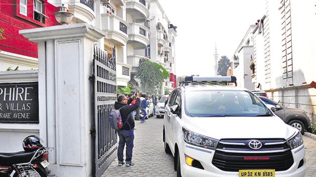 CBI conducted raid at the residence of IAS officer BS Chandrakala in Lucknow in connection with multi-crore illegal mining scam in Lucknow on Saturday.(Deepak Gupta / HT Photo)