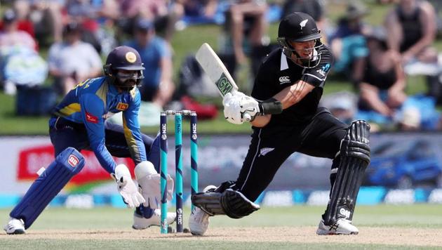 Ross Taylor (R) bats while he is watched by Sri Lanka's Niroshan Dickwella.(AFP)