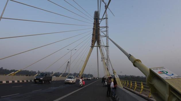 After two back-to-back fatal accidents soon after its inauguration in November last year, speed calming measures were installed on the Signature Bridge.(Sonu Mehta/HT Photo)