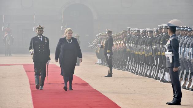 Norwegian Prime Minister Erna Solberg inspects the guard of honour during her ceremonial reception, at the forecourt of Rashtrapati Bhavan, in New Delhi. India and Norway on Tuesday agreed to closely collaborate on ocean economy and achieving the Sustainable Development Goals, while vowing to step up bilateral trade, after PM Modi held talks with his Norwegian counterpart. (Ajay Aggarwal / HT Photo) Norwegian Prime Minister Erna Solberg inspects the guard of honour during her ceremonial reception, at the forecourt of Rashtrapati Bhavan, in New Delhi. India and Norway on Tuesday agreed to closely collaborate on ocean economy and achieving the Sustainable Development Goals, while vowing to step up bilateral trade, after PM Modi held talks with his Norwegian counterpart. (Ajay Aggarwal / HT Photo)