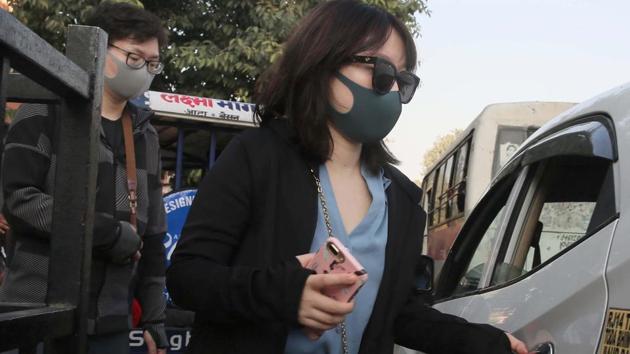 Tourists wearing protective masks near Hawa Mahal, in Jaipur. Eight deaths due to swine flu have been reported in Rajasthan between January 1 and 7. (HT Photo) Tourists wearing protective masks near Hawa Mahal, in Jaipur. Eight deaths due to swine flu have been reported in Rajasthan between January 1 and 7. (HT Photo)