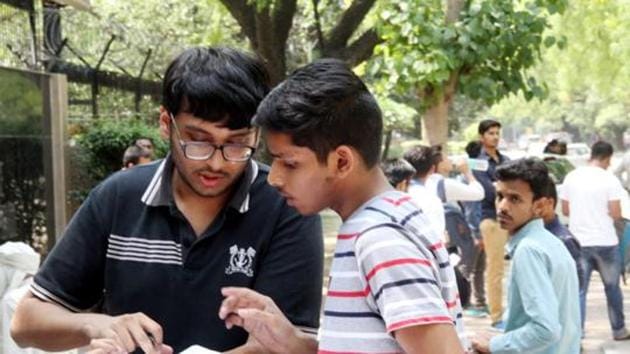 JEE Main Paper 1 2019 Quick analysis : National Testing Agency conducted the JEE main Paper 1 exam on Wednesday, January 9, 2019. Here are the immediate reaction from students after morning session examination.(HT file)