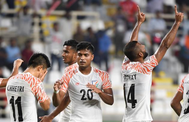 Sunil Chhetri celebrates with his teammates after India beat Thailand in opener.(AFP)