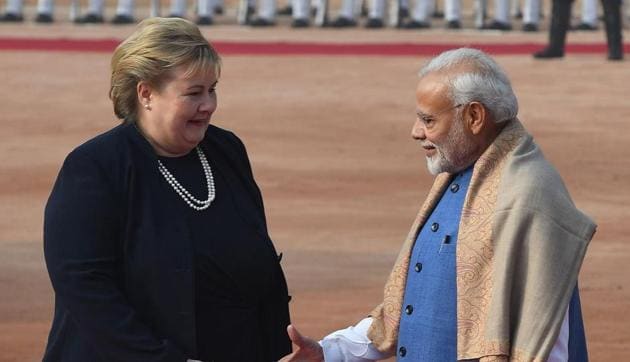 Indian Prime Minister Narendra Modi (R) shakes hands with Norway's Prime Minister Erna Solberg during a ceremonial reception at the Presidential Palace in New Delhi on January 8, 2019. - Solberg is on a three-day state visit to India until January 9. (Photo by Prakash SINGH / AFP)(AFP)