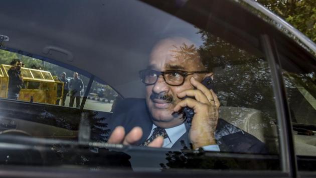 Central Bureau of Investigation (CBI) chief Alok Verma arrives at CBI headquarters, a day after he was reinstated by the Supreme Court, in New Delhi on January 9.(PTI Photo)