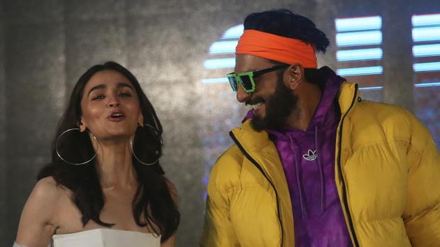 Ranveer Singh, right and Alia Bhatt perform during the trailer launch of their upcoming film Gully Boy.(AP)