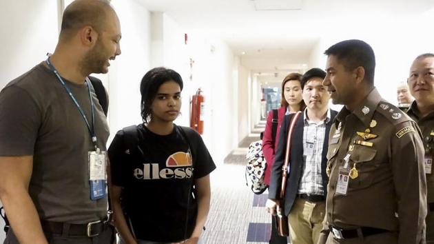 This handout picture taken and released by the Thai Immigration Bureau on January 7, 2019 shows 18-year-old Saudi woman Rahaf Mohammed al-Qanun (2nd L) being escorted by a Thai immigration officer (R) and United Nations High Commissioner for Refugees (UNHCR) officials at Suvarnabhumi international airport in Bangkok.(AFP)