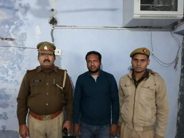 Police Inspector Subodh Kumar Singh and a civilian Sumit Kumar were killed by gunshots during the mob violence on December 3.(HT photo) Police Inspector Subodh Kumar Singh and a civilian Sumit Kumar were killed by gunshots during the mob violence on December 3.(HT photo)