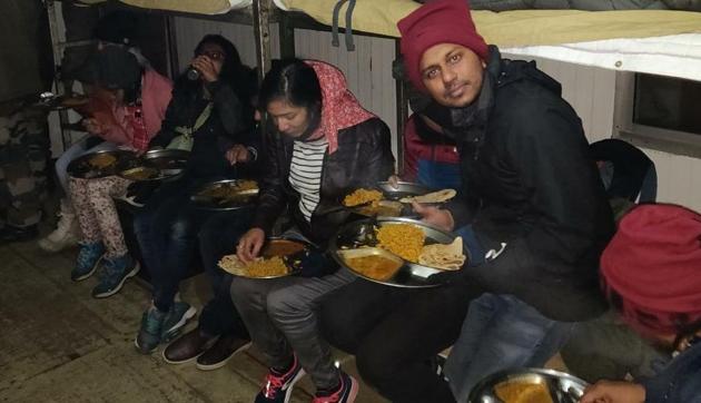 The Indian Army said it rescued hundreds of tourists from Lachung Valley in north Sikkim on Wednesday night.(HT Photo)