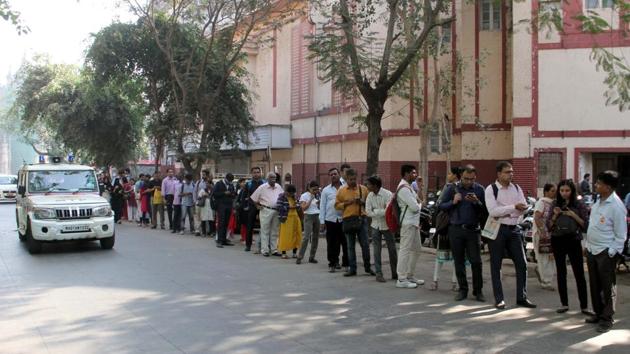 People stand in queue as they wait for taxis at Chhattrapati Maharaj Shivaji Terminus on 2nd day of the indefinite strike by BEST employees, in Mumbai, on Wednesday, 9 Jan, 2019. (Bhushan Koyande / HT Photo) People stand in queue as they wait for taxis at Chhattrapati Maharaj Shivaji Terminus on 2nd day of the indefinite strike by BEST employees, in Mumbai, on Wednesday, 9 Jan, 2019. (Bhushan Koyande / HT Photo)